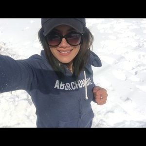 Meet your Posher, Karely